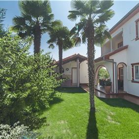 4 Bedroom Villa with Pool and Annex near Porec, Sleeps 8